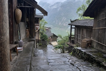 重庆钓鱼城自然光旅行场景示意图
