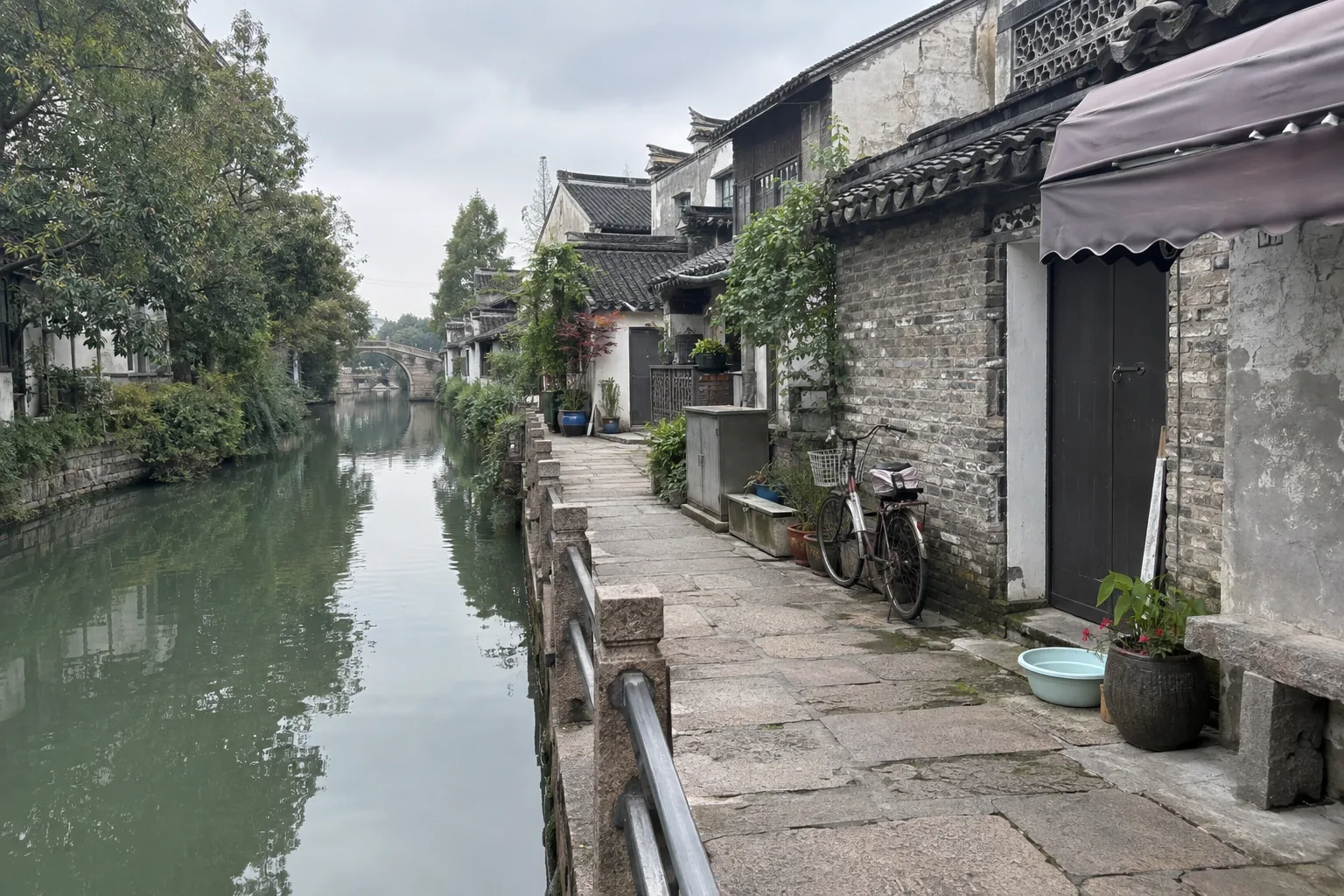 Natural-light travel view representing Guangfulin Cultural Relics Park in Shanghai