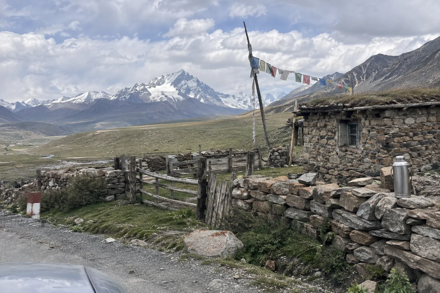 Natural-light travel view representing Genyen Southern Route in Sichuan